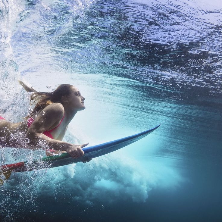 Folgen Sie diesen Ausnahmesportlern im Surfen.