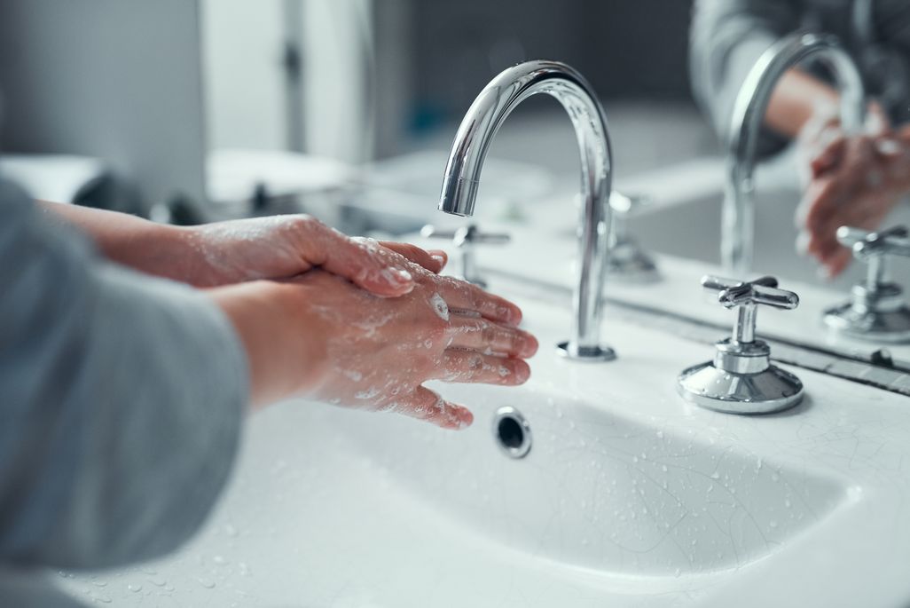 Auch im Winter ist regelmäßiges Händewaschen wichtig.