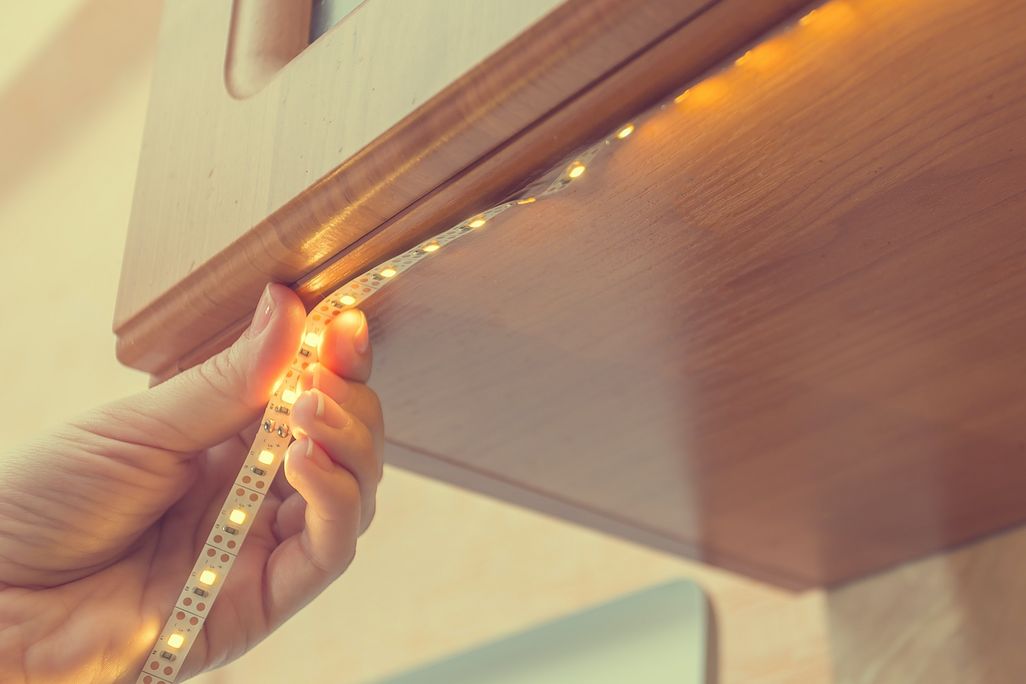 Indirekte LED-Beleuchtung ist generell auch einfach zu befestigen.