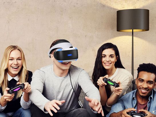 Mit der PlayStation VR-Brille tun sich neue Spielewelten auf.