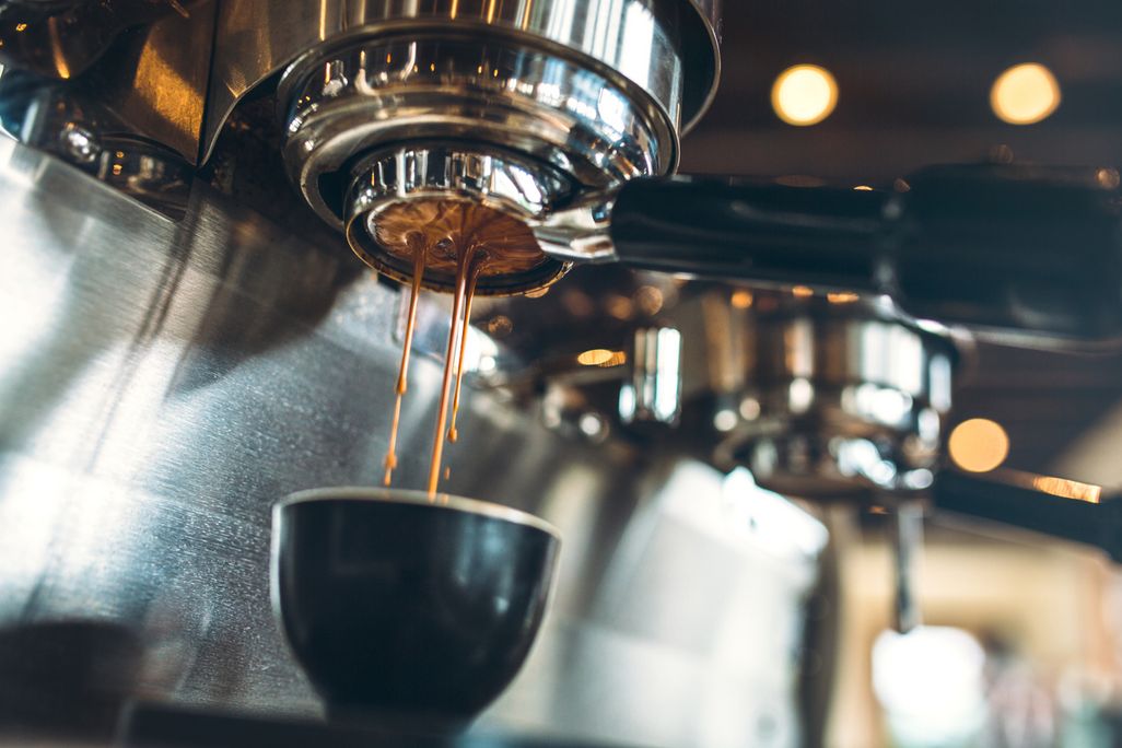 Eine saubere Kaffeemaschine macht besseren Kaffee.