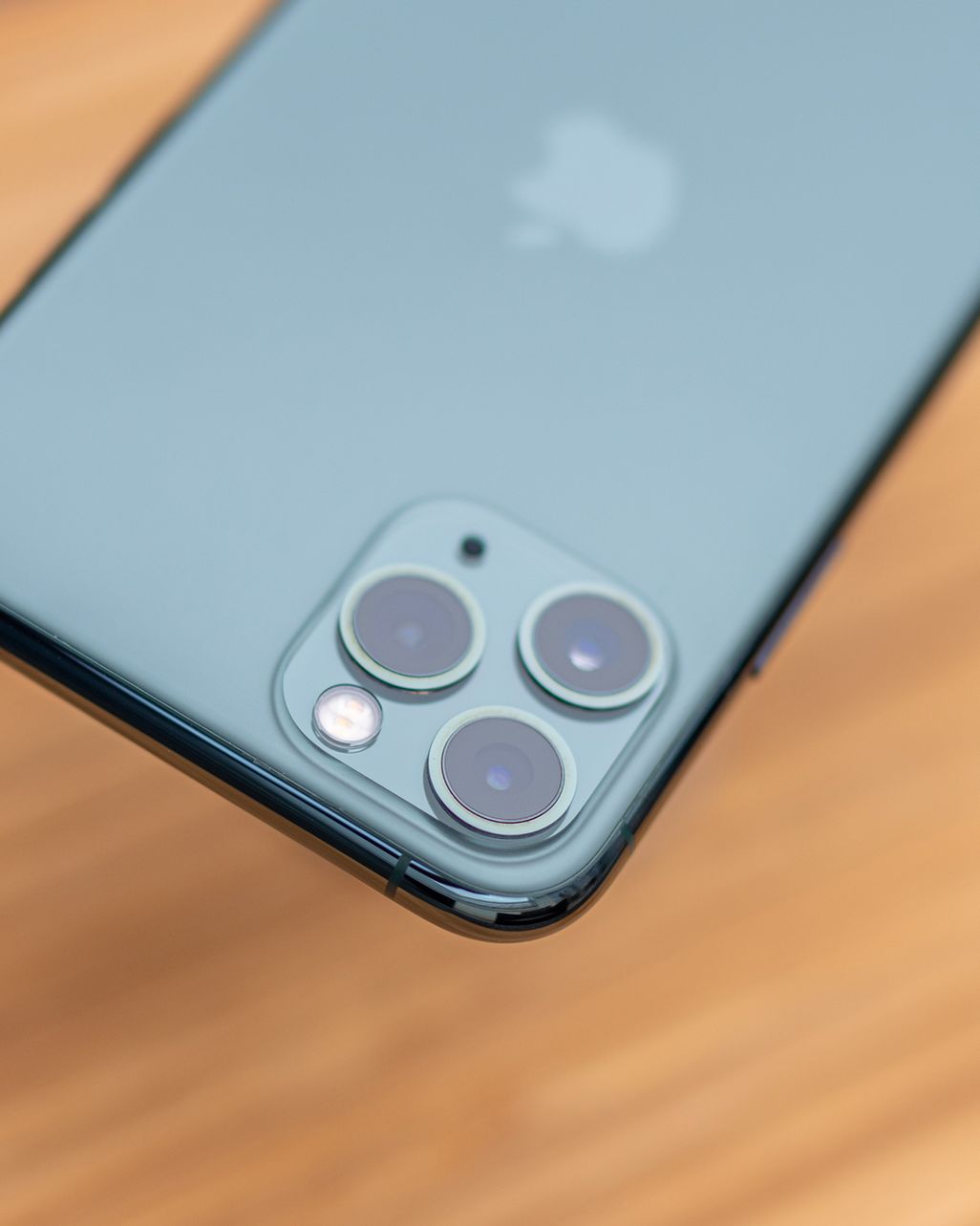 Das herausragende Feature des „iPhone 11 Pro“ und größtes Unterscheidungsmerkmal zum „iPhone 11“ ist ohne Zweifel das neue Kamera-System mit drei 12-Megapixel-Linsen.