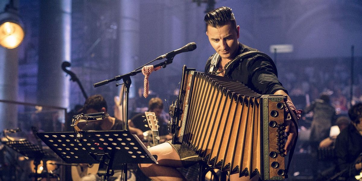 Andreas Gabalier gibt für „MTV Unplugged“ seine größten Hits „ausgesteckt“ zum Besten. 