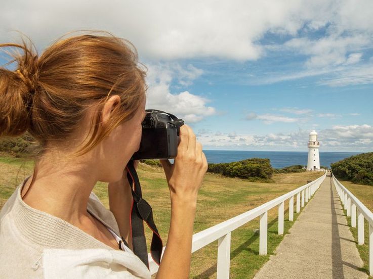 Sie gelingen auf jeden Fall mit Systemkameras und darüber hinaus auch mit Smartphones: Atemberaubende Panoramafotos aus dem Urlaub.