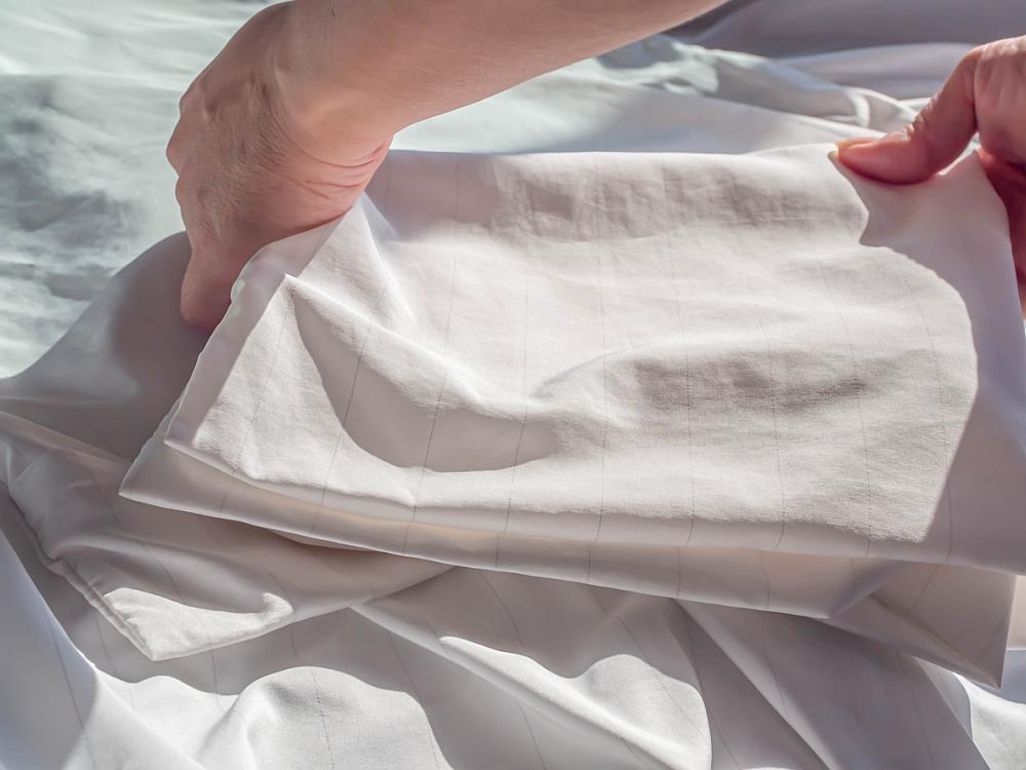 Graue Flecken in der Wäsche können verschiedene Ursachen haben.