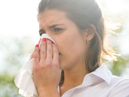 Pollenallergiker haben mit laufender Nase, geröteten Augen und Juckreiz in den Atemwegen zu kämpfen.