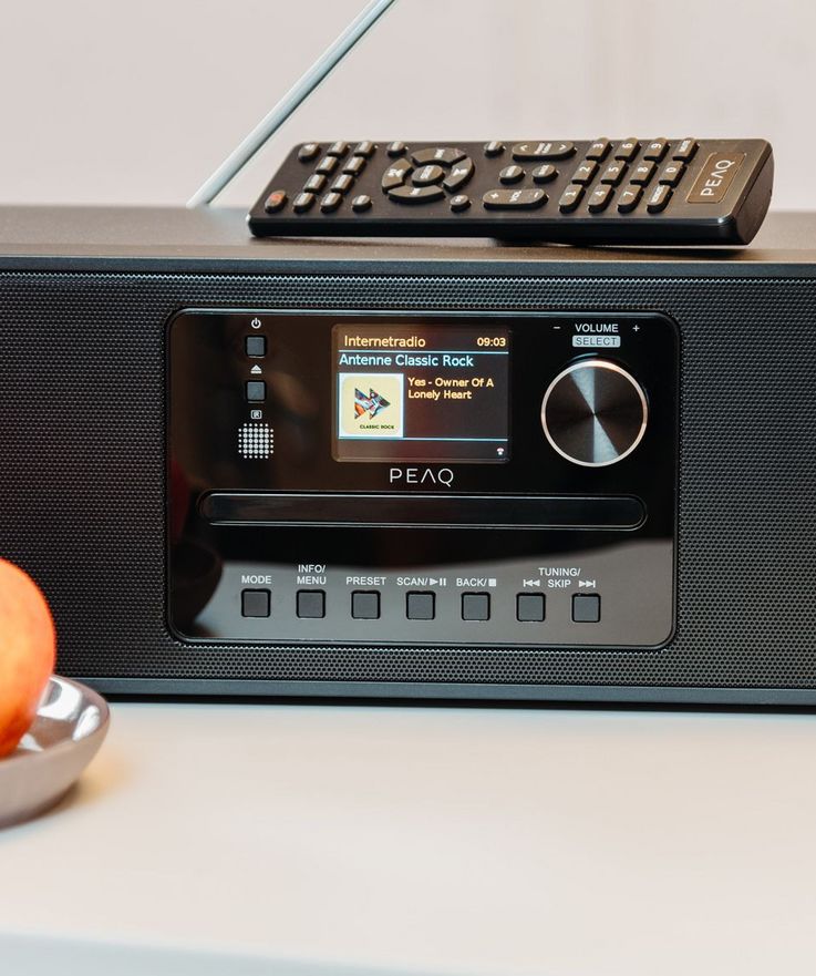 Digitalradio empfangen mit dem „PEAQ PDR 370 BT-B“.
