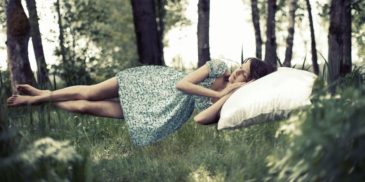 Bei Schlafproblemen während sommerlicher Hitzeperioden kann mit Schlafsensoren und Schlaftracking der eigene Biorhythmus analysiert werden.