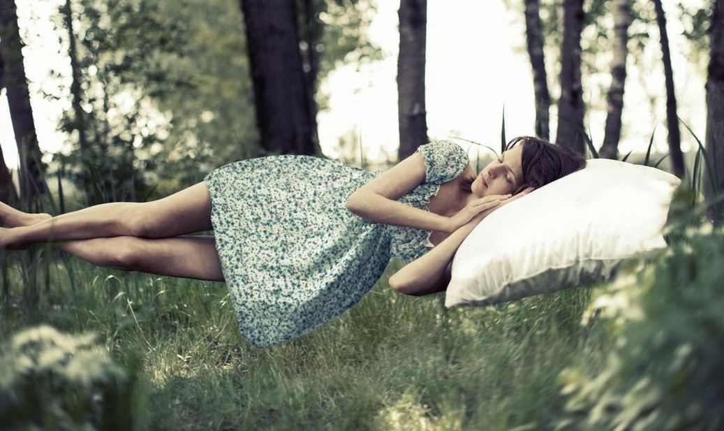 Bei Schlafproblemen während sommerlicher Hitzeperioden kann mit Schlafsensoren und Schlaftracking der eigene Biorhythmus analysiert werden.