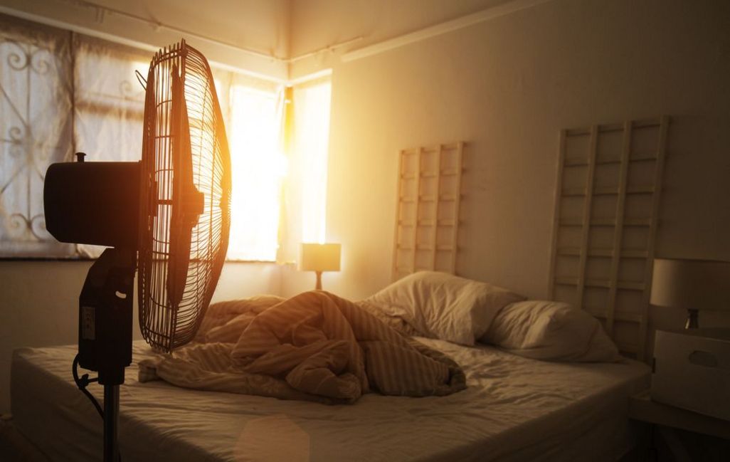 Mobile Klimageräte und Ventilatoren sollten während des Schlafens ausgeschaltet sein.