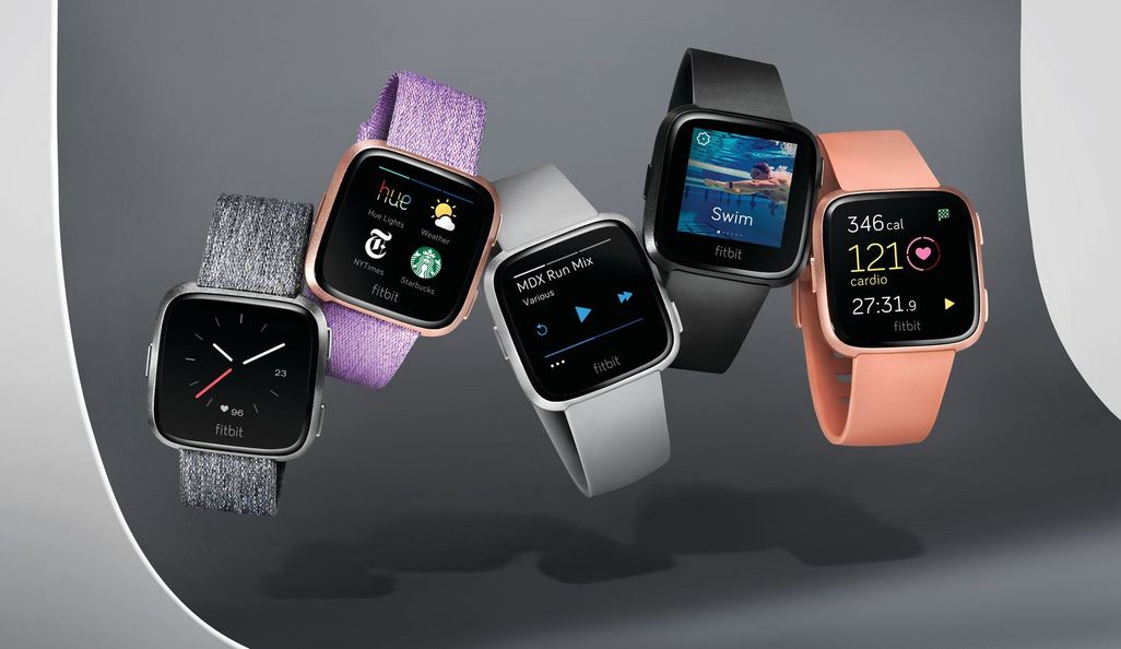 Die Fitbit Versa ist eine ultraleichte Smartwatch für Männer und Frauen.