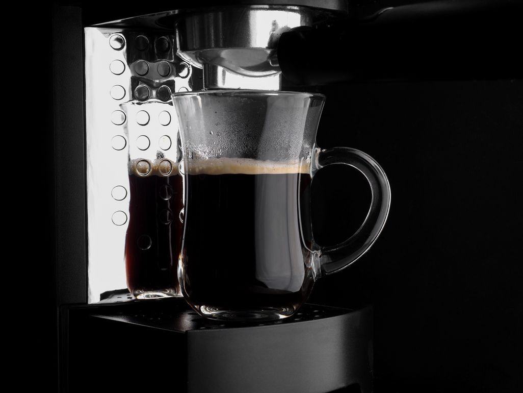 Eine moderne Kaffeemaschine besitzt oft eine Selbstreinigungsfunktion.