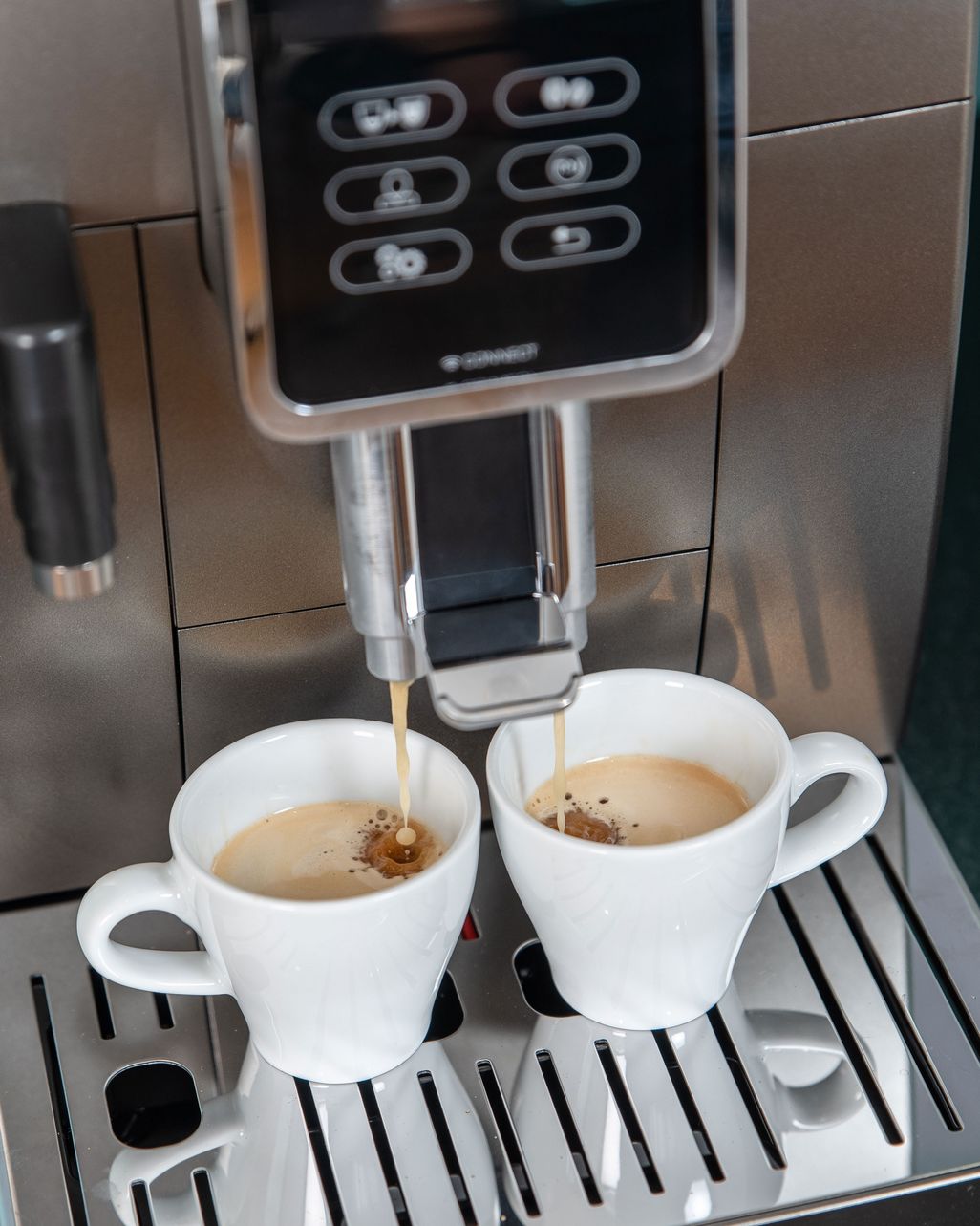 Sie haben per Knopfdruck Zugriff auf bis zu 18 vorbereitete Kaffee-Kreationen.