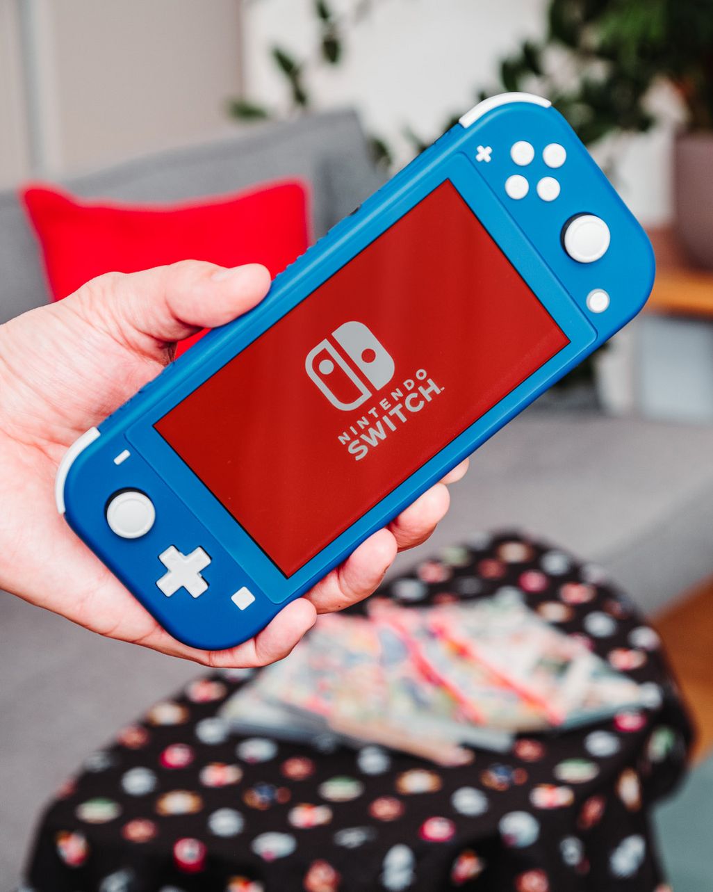 Die Nintendo Switch Lite in Blau