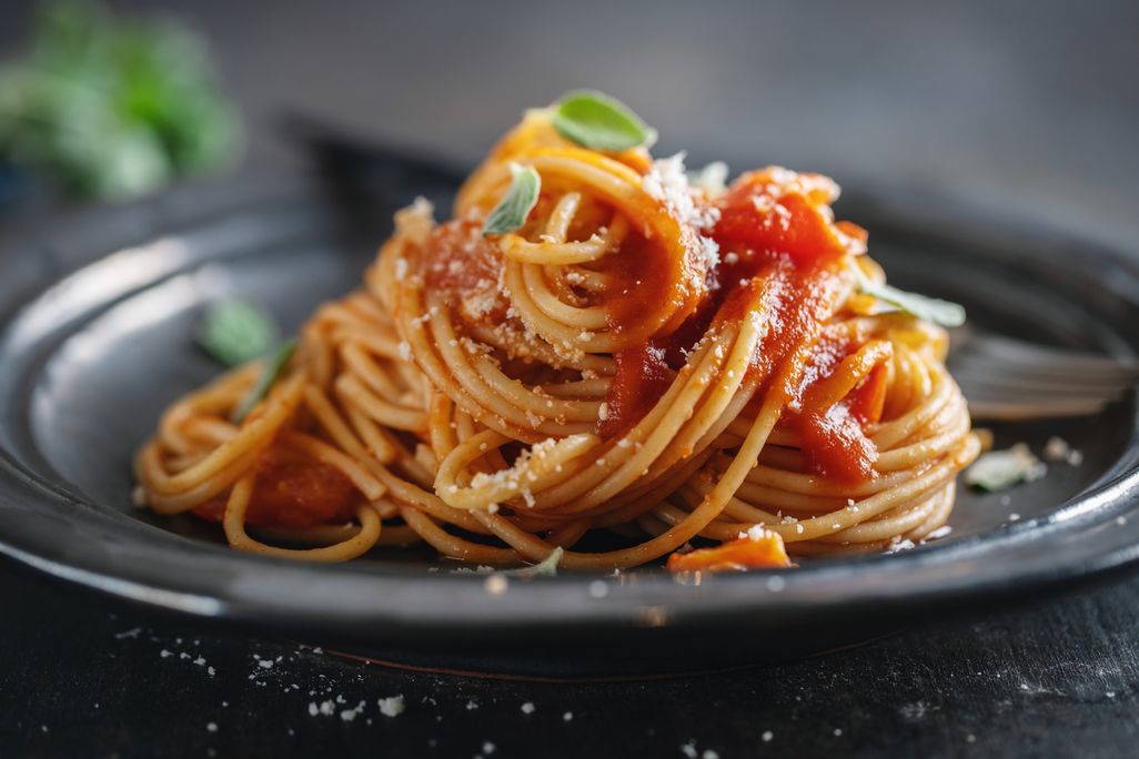 Ein Teller mit einer Portion Spaghetti Pomodoro
