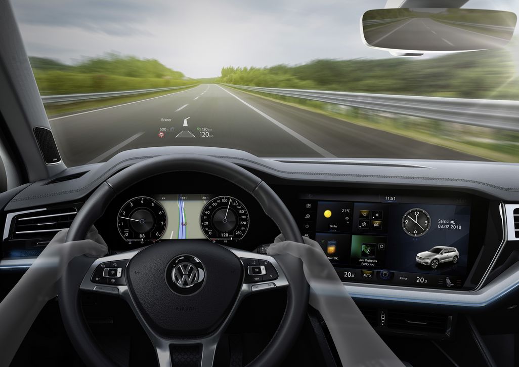 Fahrassistenzsysteme wie ein Head-up-Display bringen Sie nicht nur bequemer sondern darüber hinaus auch sicherer ans Ziel.