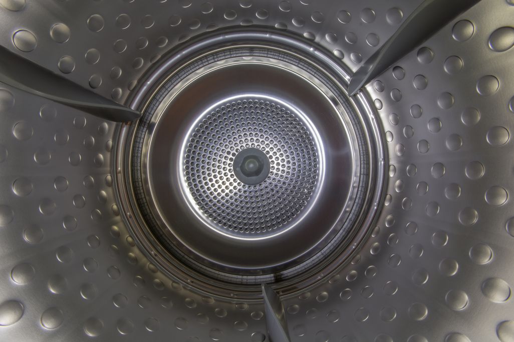 Die Schleuderdrehzahl einer Waschmaschine liegt normalerweise bei 1.200 bis 1.600 Umdrehungen pro Minute.