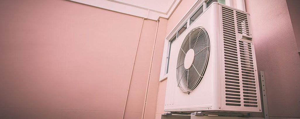 Das Außengerät einer Split-Klimaanlage.