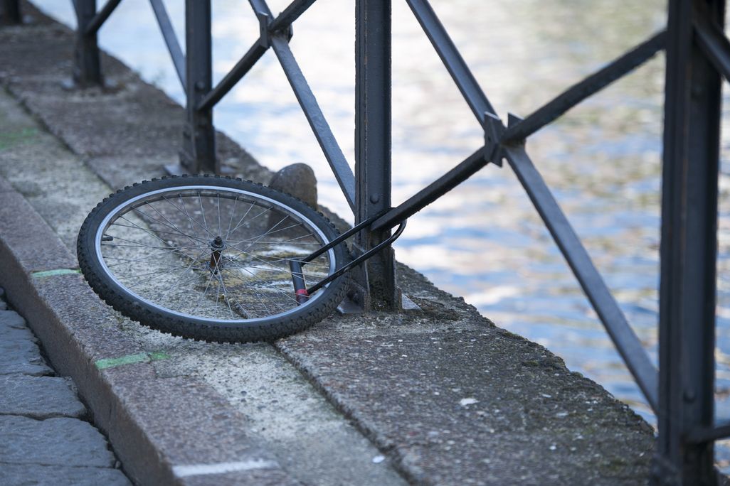 Mit speziellen Versicherungen oder mit Trackern und GPS-Ortung können E-Bikes gesichert werden.