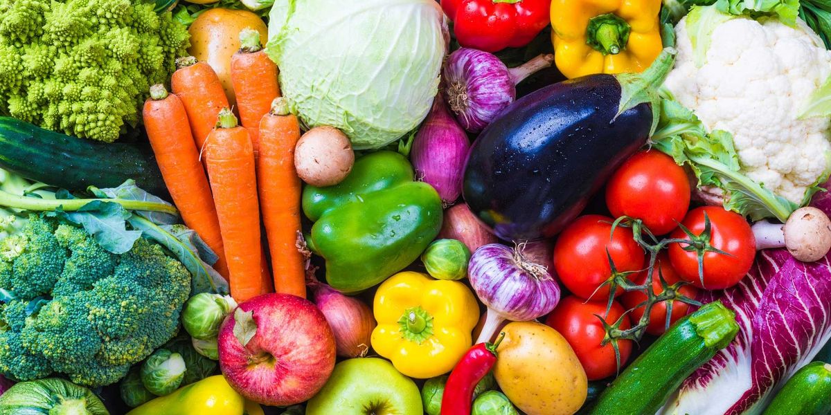 Eine Sammlung an Früchten und Gemüse