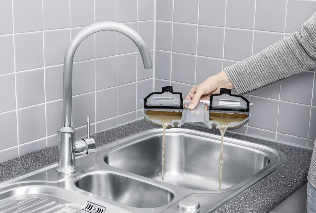 Der Schmutzwassertank vereinfacht die Reinigung des Geräts.