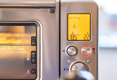 Pommes backen im „the Smart Oven Air Fryer“ von Sage.