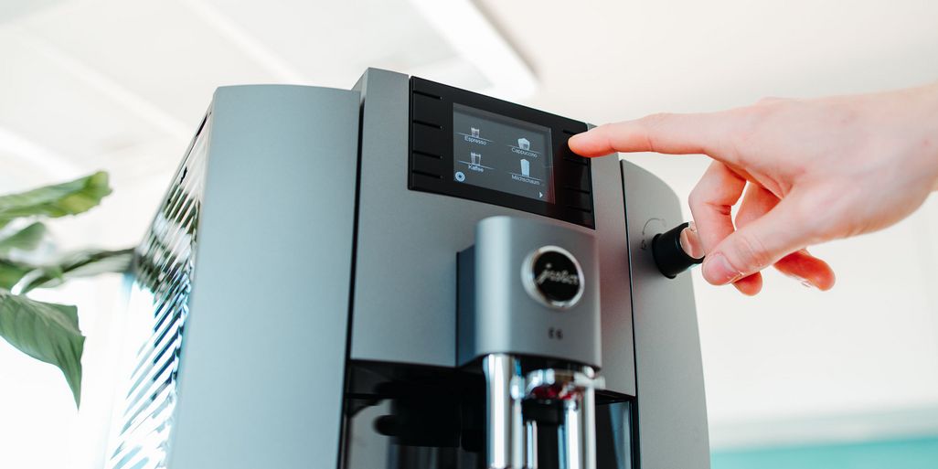 Kaffeespezialitäten auf jeden Fall mit dem Kaffeevollautomaten „E6“ von Jura.
