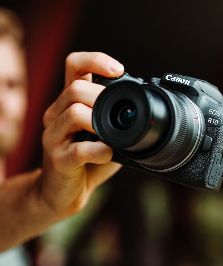 Die Canon EOS R10 Systemkamera