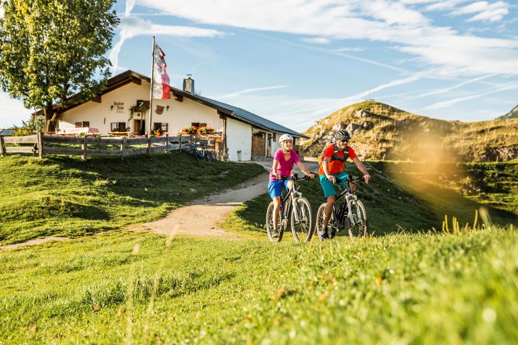 E-Biker, die Bergstrecken lieben, sind in den Kitzbüheler Alpen gut aufgehoben.