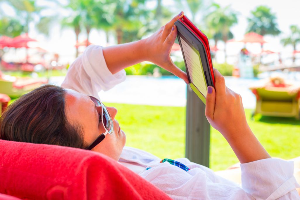 Zweitens: Der E-Book-Reader ist auf jeden Fall das Leichtgewicht unter den Urlaubsgadgets.