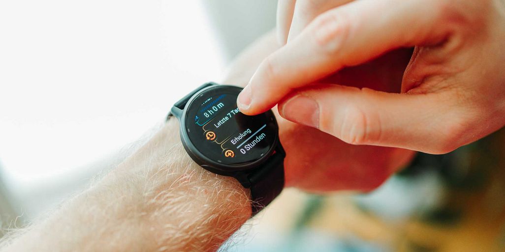 Smartwatch-Funktionen: Die Uhr sollte auf jeden Fall auch 24/7 haben.