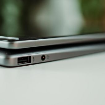 Das Convertible verfügt sowohl über USB-C- als auch über USB-A-Buchsen.