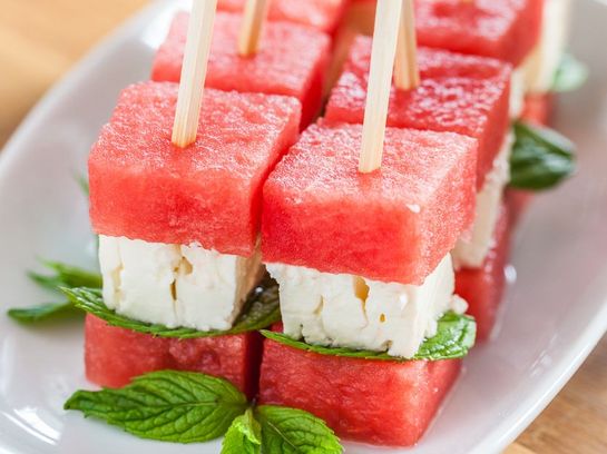Fingerfood-Spieß mit Feta und Melone: Rezept für einfaches und auf jeden Fall köstliches Fingerfood. 