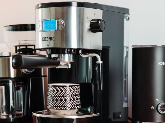 Espresso-Maker, Kaffeemühle und Milchaufschäumer von KOENIC.