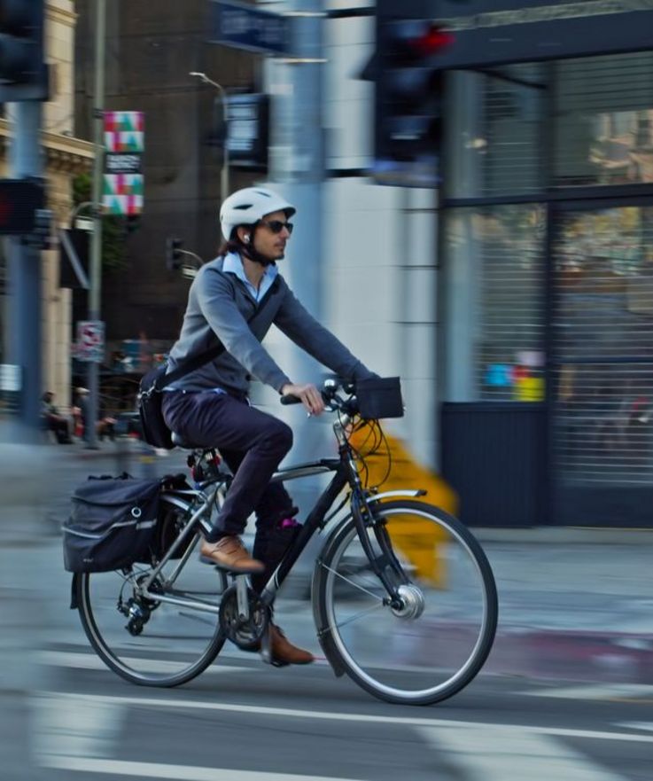 Mit dem E-Bike nachhaltig in der Stadt unterwegs.