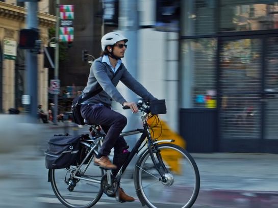 Auf jeden Fall jedoch nachhaltig mit dem E-Bike in der Stadt unterwegs.