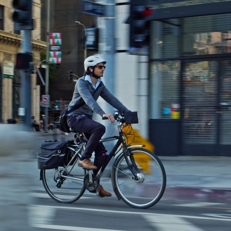 Mit dem E-Bike nachhaltig in der Stadt unterwegs.