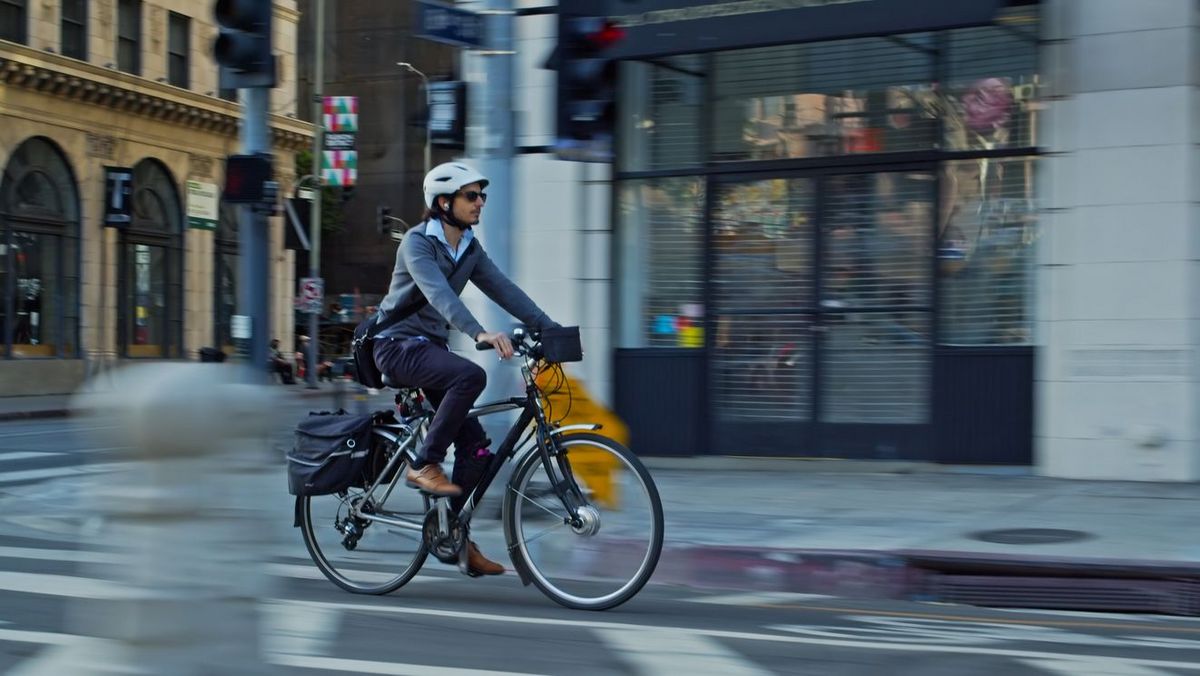 Auf jeden Fall jedoch nachhaltig mit dem E-Bike in der Stadt unterwegs.