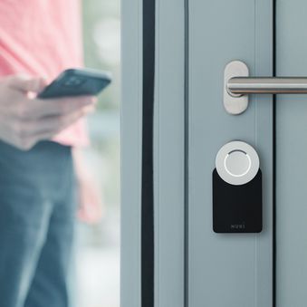 Tür öffnen mit dem Smartphone und dem Nuki Smart Lock 2.0.
