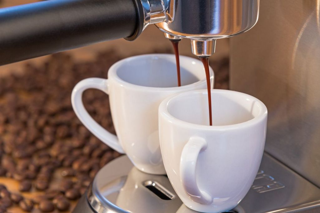 Wird keine ordentliche Crema mehr gebildet, ist die Kaffeemaschine verkalkt.