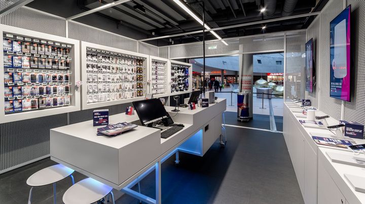Red Bull Mobile Shop Powered By Mediamarkt Zwei Stores In