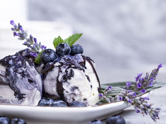 Eiscreme mit Lavendel