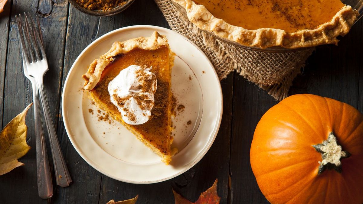 Muskat, Zimt, Ingwer und Nelke dürfen bei Pumpkin Pie nicht fehlen.
