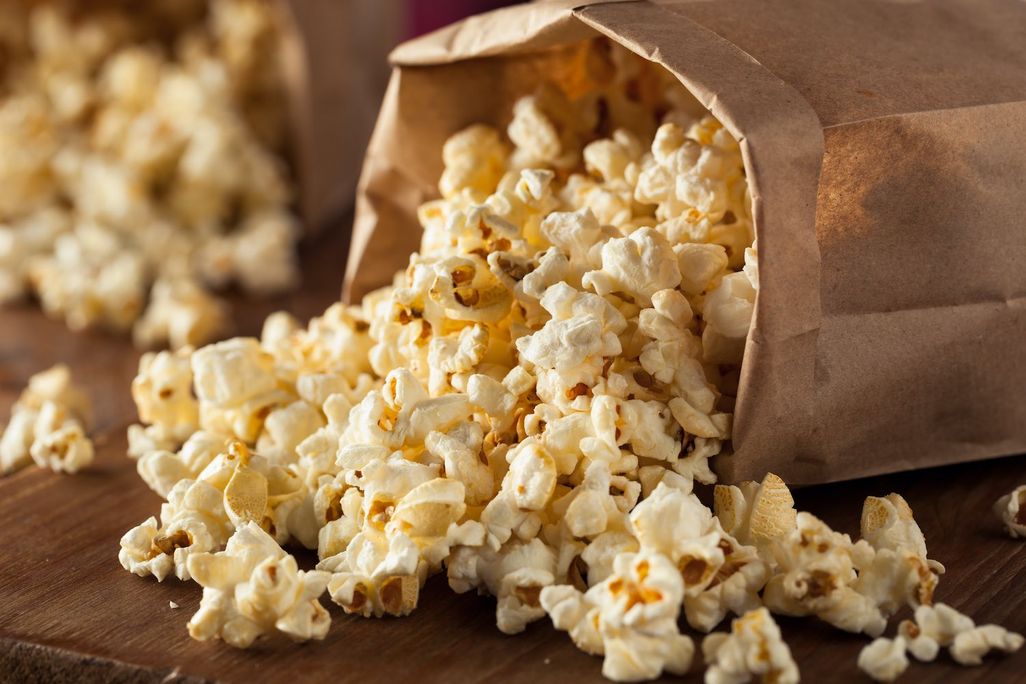 Popcorn in der Heißluftfritteuse: So kann man den Snack tatsächlich auch zubereiten.