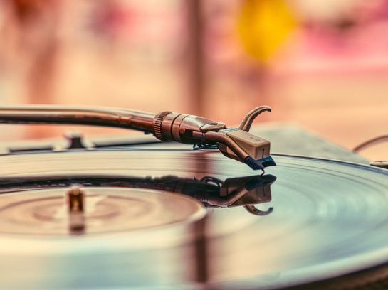 Die wichtigsten Grundlagen für den Einstieg ins Thema Vinyl. 