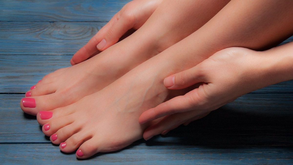 Füße richtig pflegen: Hier sind 5 Tipps, die Sie tatsächlich auch im Home-Spa machen können.