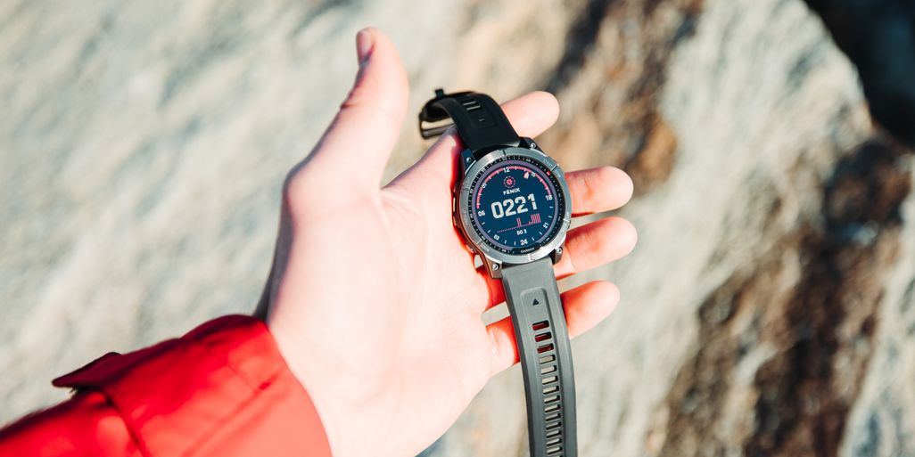 Robustes und langlebiges Gehäuse der Smartwatch Garmin fenix 7 Solar-Edition.
