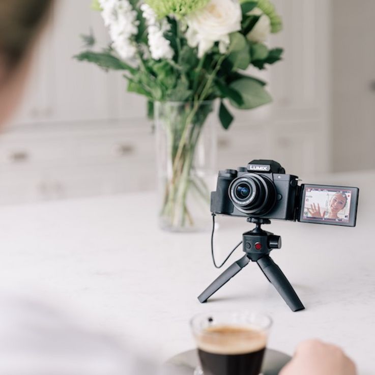 Die „Panasonic Lumix G110“ ist eine Kamera für leidenschaftliche Fotografen, Instagrammer und Vlogger.
