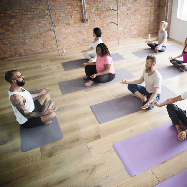Yoga mobilisiert auf jeden Fall auch den ganzen Körper.