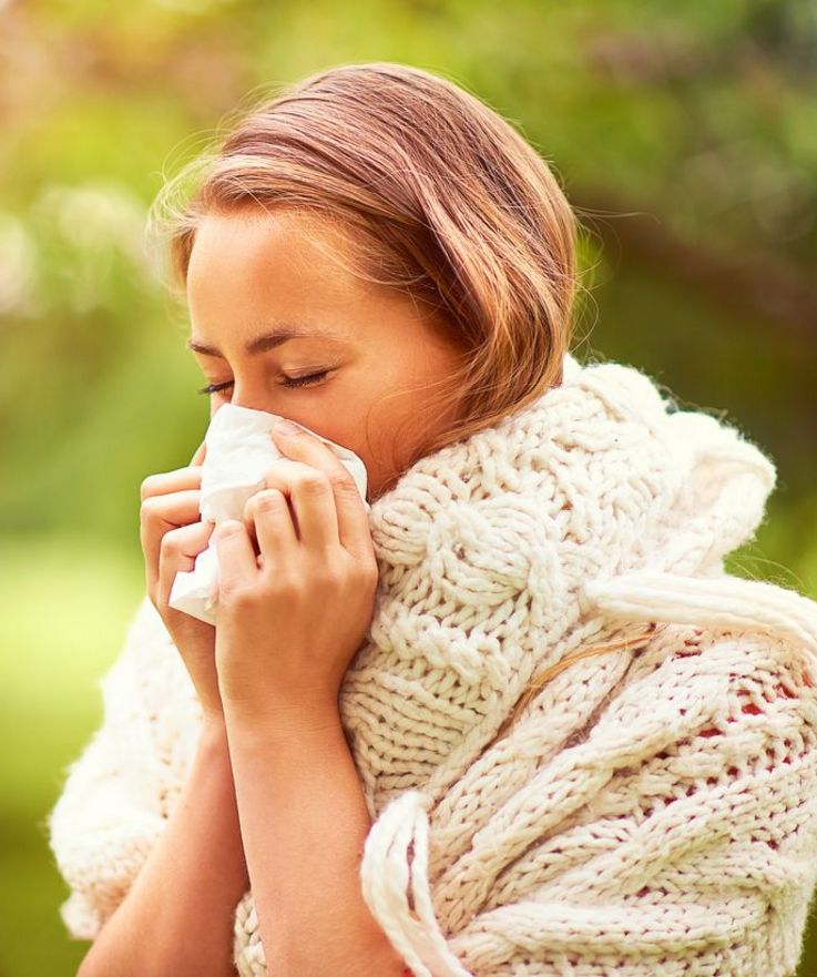 Wellness zuhause hilft in der Pollensaison, um Allergiesymptome zu mildern.